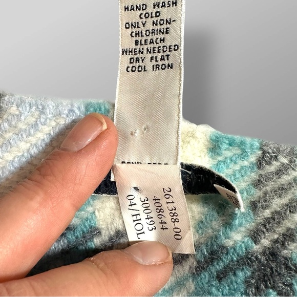 Banana Republic Wool Blend Scarf Blue/White/Gray, Soft Cozy Fringe, 68” x 19” - Picture 4 of 4